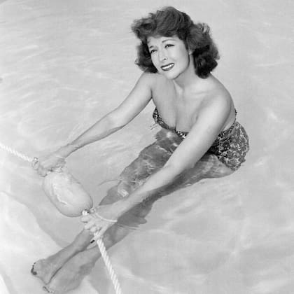 Louise Theodora Lynch, quinta esposa de J. Paul Getty, escribió un libro sobre su vida con el magnate y describió la manera en que su esposo se despegó de la enfermedad de su hijo Timothy, que murió por un tumor cerebral a los 12 años