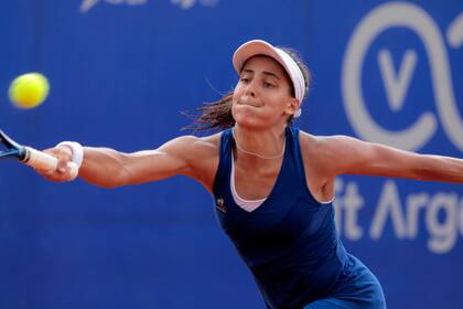 Lourdes Carlé dio batalla en la primera ronda en el Buenos Aires, pero no pudo pasar el examen ante la griega Papamichail