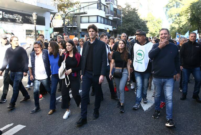 La oposición dialoguista quedó dividida por la marcha universitaria