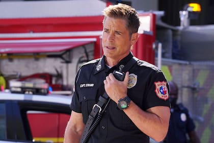 Lowe en una escena de la serie 9-1-1 Lone Star, de Star+