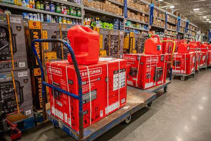 Lowe’s es una empresa de mejora del hogar que atiende aproximadamente 16 millones de transacciones de clientes por semana en Estados Unidos