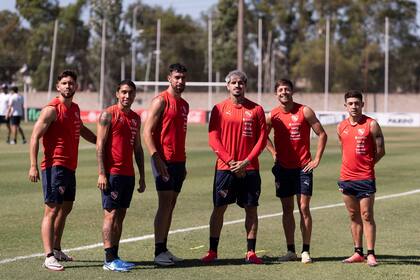Loyola, Cabral, Avalos, Lomónaco, Vera y Montiel, en un entrenamiento de Independiente