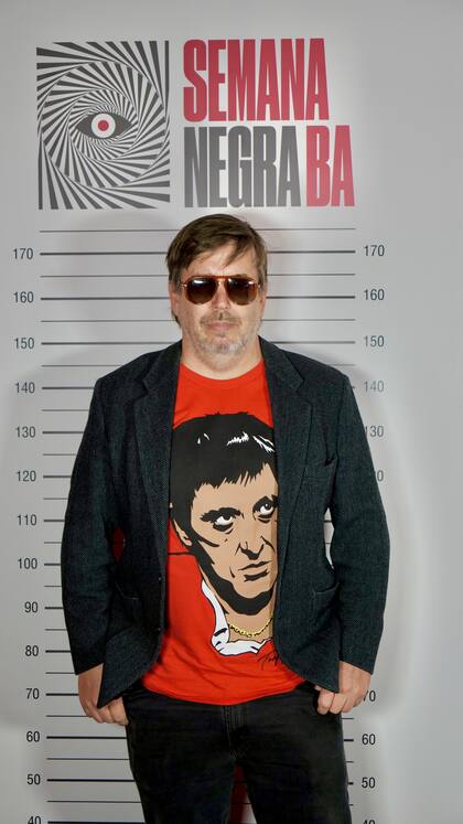 Loys, curador del ciclo, vestido para matar