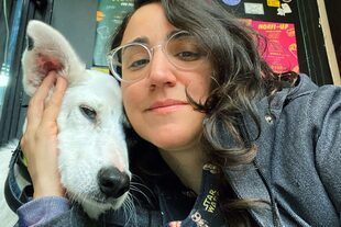 Luana Esquenazi con su perra Alba