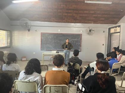 Luana fue víctima de Bullying y se provocó autolesiones y ahora recorre escuelas de Catamarca para hablar sobre su experiencia y escuchar a los estudiantes