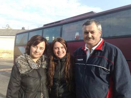 Luba Tymchuk con sus padres de visita en Ucrania 12 años atrás