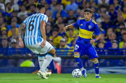Luca Langoni jugando ante Racing, en marzo de 2024