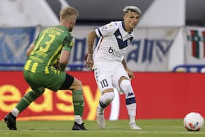 Luca Orellano y una definición acorde al cambio de camiseta en el triunfo de Vélez ante Aldosivi 2-0