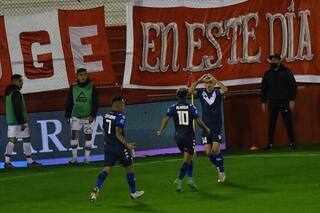 El golazo de Luca Orellano fue lo mejor del atractivo empate entre Huracán y Vélez
