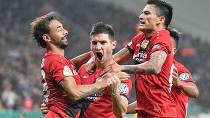 Lucas Alario convirtió para el triunfo del Leverkusen