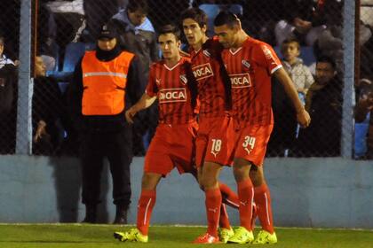 Lucas Albertengo festeja el gol del triunfo para el Rojo
