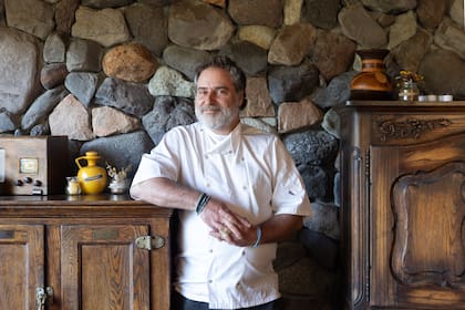 Lucas aprendió a cocinar gracias a la influencia de su abuela francesa.
