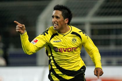 Lucas Barrios, delantero que supo brillar en Borussia Dortmund, es la figura de Sportivo Luqueño