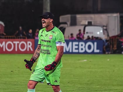 Lucas Bruera es el capitán de Carabobo; es uno de los tres argentinos del club venezolano