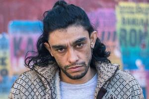 Lucas D'Amario se luce en la nueva serie de Polka