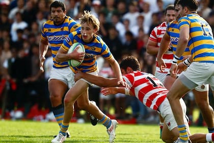 Lucas Fernández Miranda, hijo de Nicolás, tuvo su debut como titular en Hindú