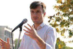 Lucas Ghi, anunció por redes sociales que echó a Andrés Rodríguez