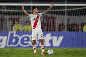 River juega con uno menos y Blooming llegó al empate en la Copa Sudamericana
