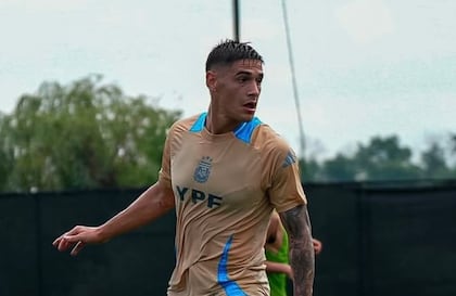 🚨 Scaloni en alerta: sin Cuti Romero, ¿quién defiende a Argentina en el Mundial?