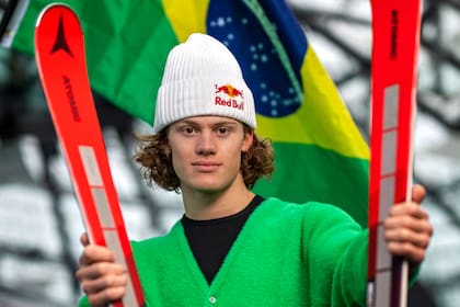 Lucas Pinheiro Braathen se convirtió en el primer esquiador brasileño en ganar una prueba de la Copa del Mundo de esquí alpino en Levi, en Finlandia