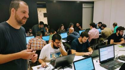 Lucas Pogorelsky trabaja en el Santander Río