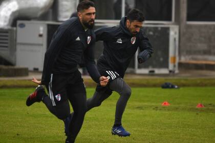 Lucas Pratto y Nacho Scocco, dos delanteros que no están 100% físicamente