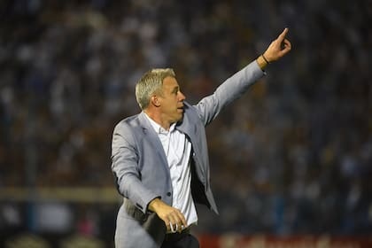 Lucas Pusineri, el DT del sorprendente Atlético Tucumán