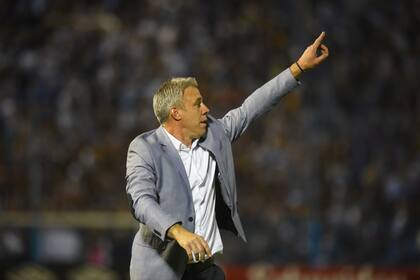 Lucas Pusineri, entrenador del Decano