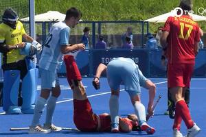 Lucas Rossi golpea con su palo a Alegre y se desata la polémica en el partido inicial del torneo, entre la Argentina y España