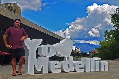 Lucas se siente un embajador que está obligado a mantener la bandera Argentina lo más alto posible.