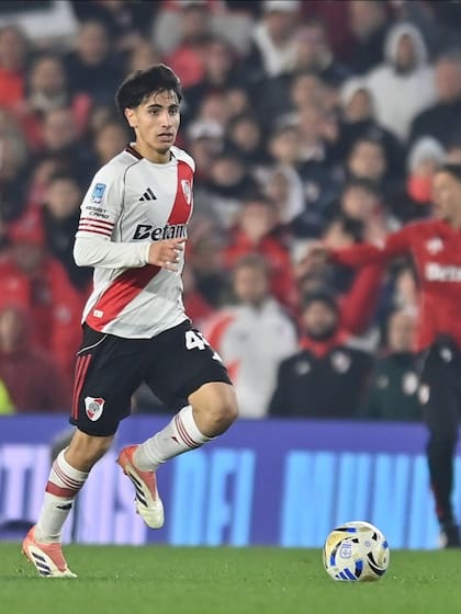 Lucas Silva, con la camiseta 44 y apenas 7 partidos en la Rerserva dio el salto grande y podría ser titular en la final con Belgrano