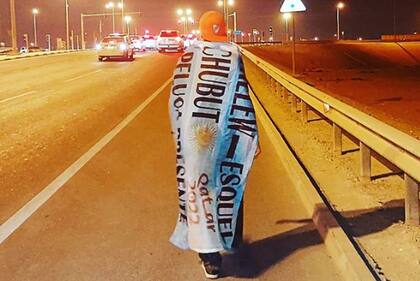 Lucas Villarroel viajó 24 mil kilómetros en un mes y medio para ver a la selección en el mundial