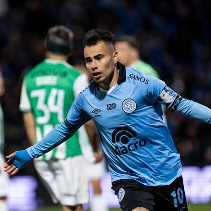 Lucas Zelarayán celebra el tanto del 2-0 de Belgrano, que terminará imponiéndose por 2-1; una noche alegre por dos motivos en Barrio Alberdi.