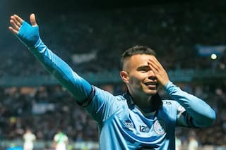 Volvió por amor a la camiseta, se emociona después de hacer un gol y es la figura del torneo