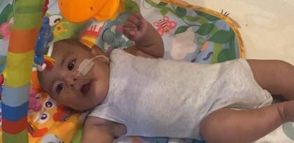 "Lucca es un ejemplo de resiliencia, salió de una situación casi imposible de superar y demostró que pudo avanzar y ser un bebé muy feliz".