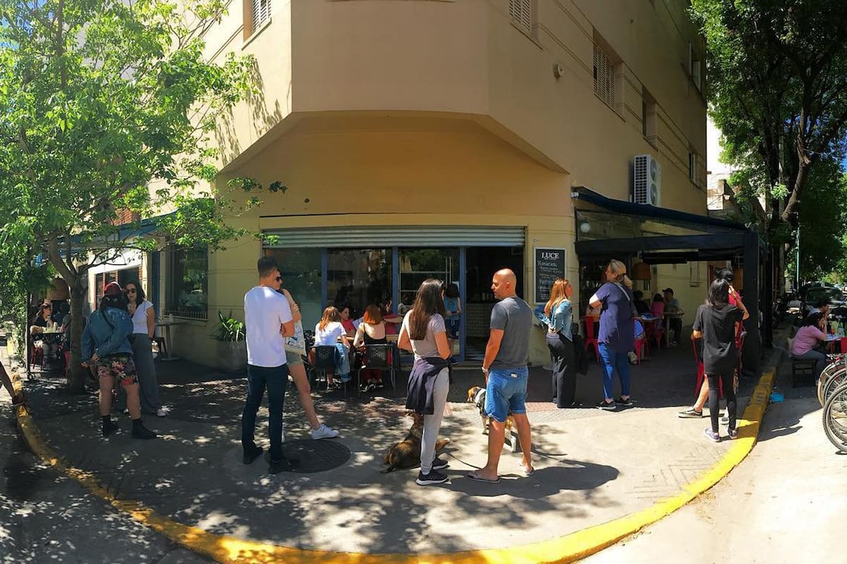 Lejos de Palermo: la zona de calles arboladas y ritmo tranquilo que atrae cada vez más gente con su polo gourmet
