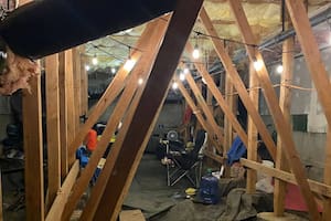 Escuchaban ruidos bajo un condominio de Oregon y lo que hallaron dejó a todos sorprendidos