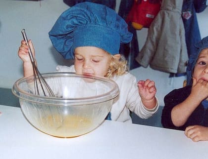 Lucía, de pequeña, sin saber aún todos los momentos inolvidables que iba a vivir gracias a la cocina