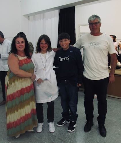 Lucía Ermiaga, junto a sus seres queridos (Gentileza Julio Ardanaz)