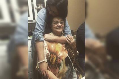 Lucia junto a su abuela, Elena (Foto: gentileza Lucia)