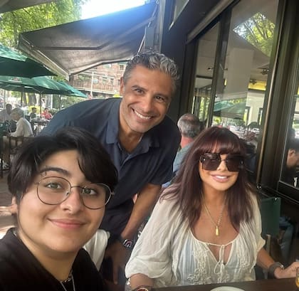 Lucía Miranda, junto a su marido y su hija Luna
