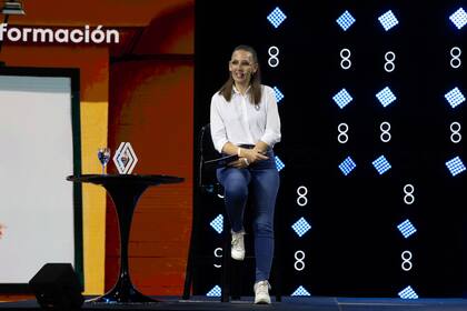 Lucia Ploper, gerente de Sustentabilidad, presentando el reporte.