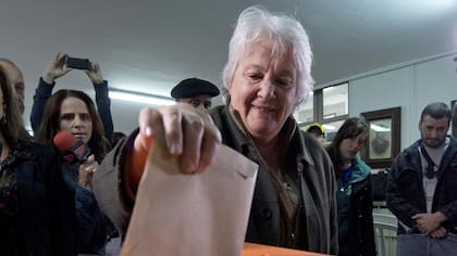 Lucía Topolansky votando