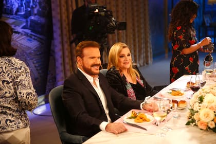 Lucía y Joaquín Galán, puntillosos a la hora de probar sonido, cantaron el tema "Hermanos" acompañados por Soledad y Natalia Pastorutti