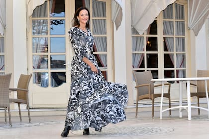 La ex leona paseó por el principado con un vestido estampado manga larga, escote V y falda con volados de Natalia Antolín. Cada uno de los outfits fue coordinado por su asesor de imagen, Daniel Di Luciano