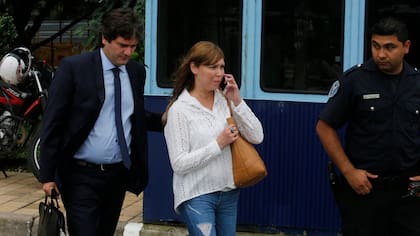 Luciana Baez, la hija de Lázaro Baez, se retira de Comodoro Py junto a su abogado