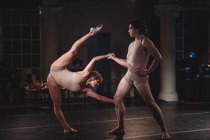 Luciana Barrirero y David Gómez, los protagonistas de "Dos bailarines desnudos"