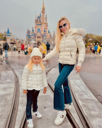 Luciana y Matilda Salazar, de paseo por Disney (Foto: Instagram)
