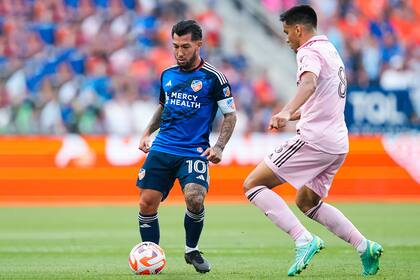 Luciano Acosta es una de las figuras del partido