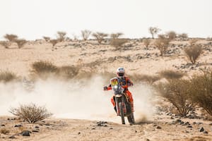Estrategias y "escondidas" en el duelo entre Benavides y Brabec por el título del Rally Dakar
